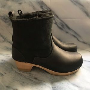 No 6 - Shearling Clogs - Side 8 / 39